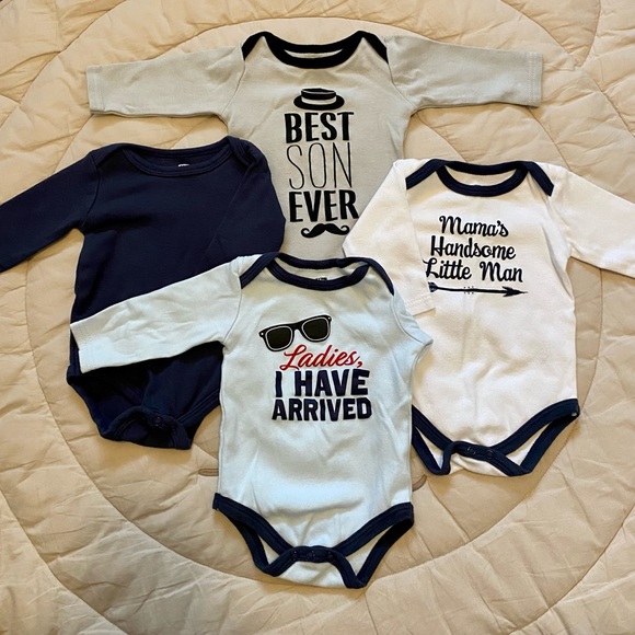 GENTLY USED 12 PIECE BABY BUNDLE - Picture 8 of 9